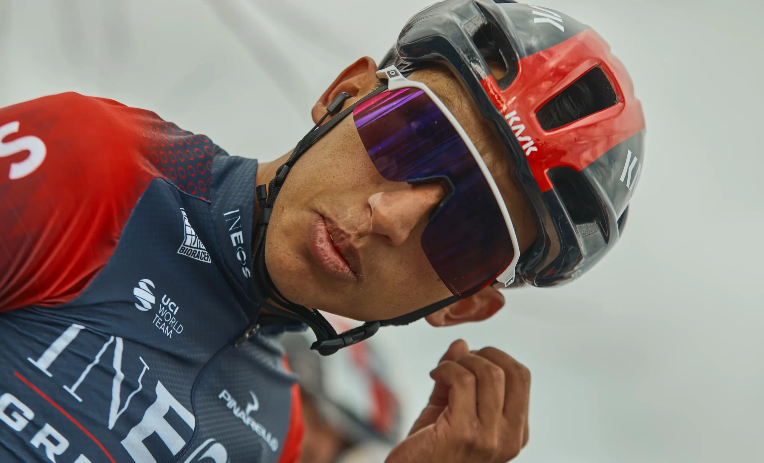 Egan Bernal renueva con ineos hasta 2026